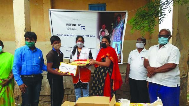 ಕೂಲಿಕಾರರಿಗೆ ಕಾರ್ಮಿಕರ ಕಾರ್ಡ್ ವಿತರಣೆ: ಮೀನಾ